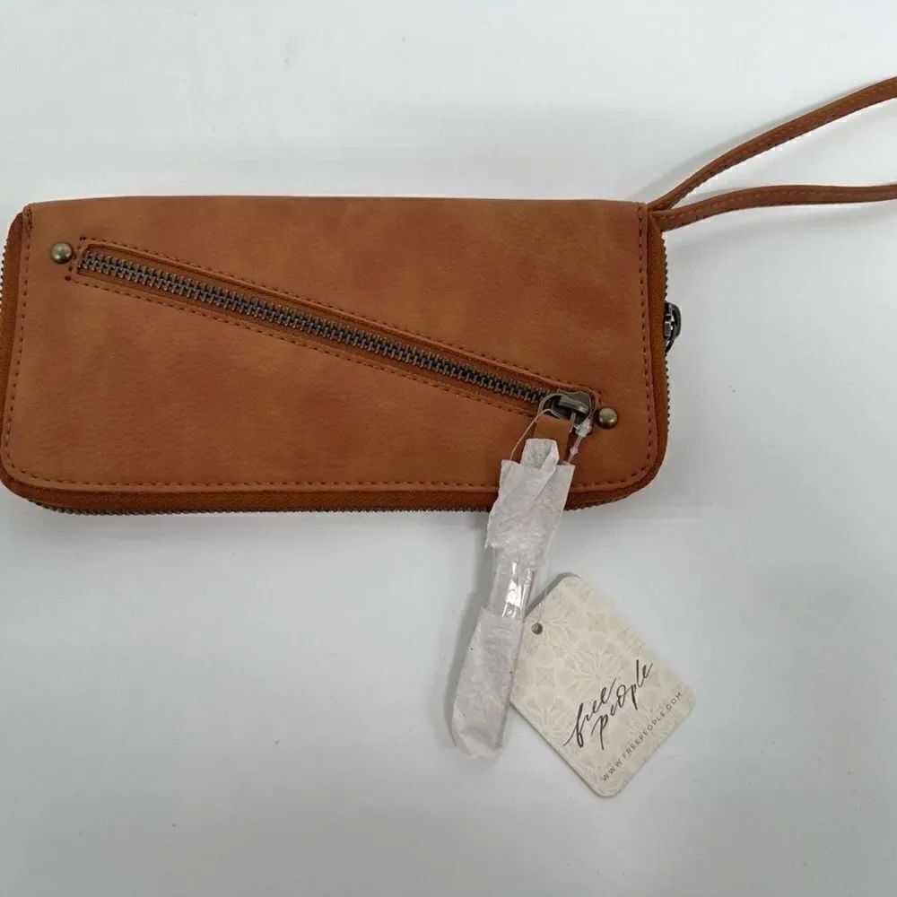 NWT Free People Vegan Leather Distressed Wallet - Picture 2 of 7